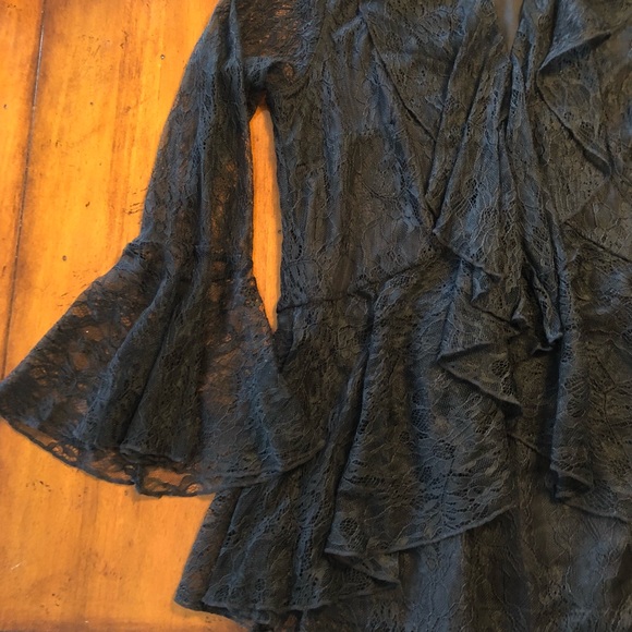 Issac Mizrahi Live black lace long bell sleeve top - Picture 5 of 8